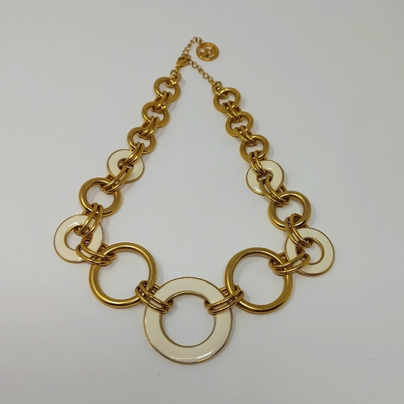 Vintage 80's Crown Trifari White Enamel and Gold Tone Necklace - Picture 7 of 12